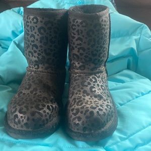 Black leopard print UGGs boot